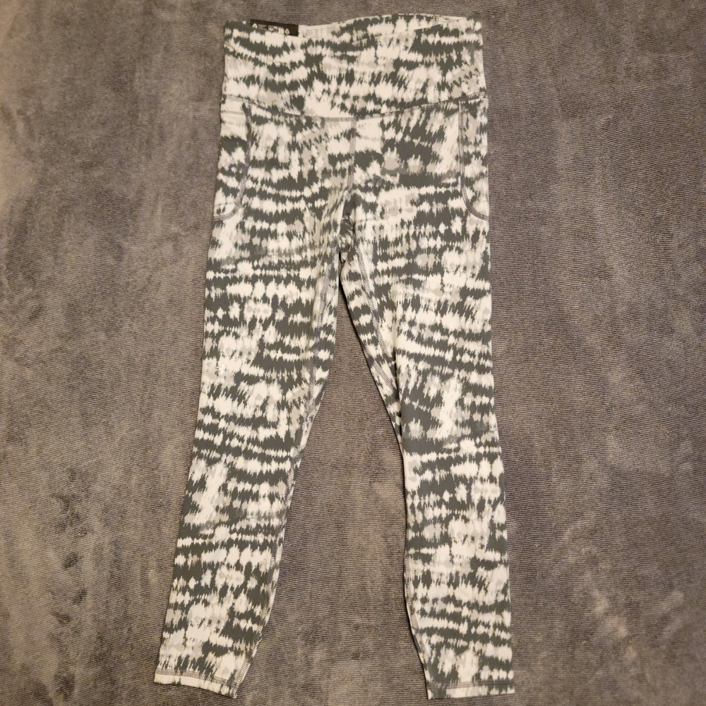 Under Armour HighRise Ankle Leggins Womens Medium Fitted Tie Dye Yoga Athleisure